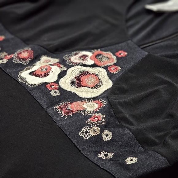 Nine West ✦ Silk Embroidered Floral Appliqué Dress ✦ Black ✦ Fitted Short Sleeve - Picture 10 of 17
